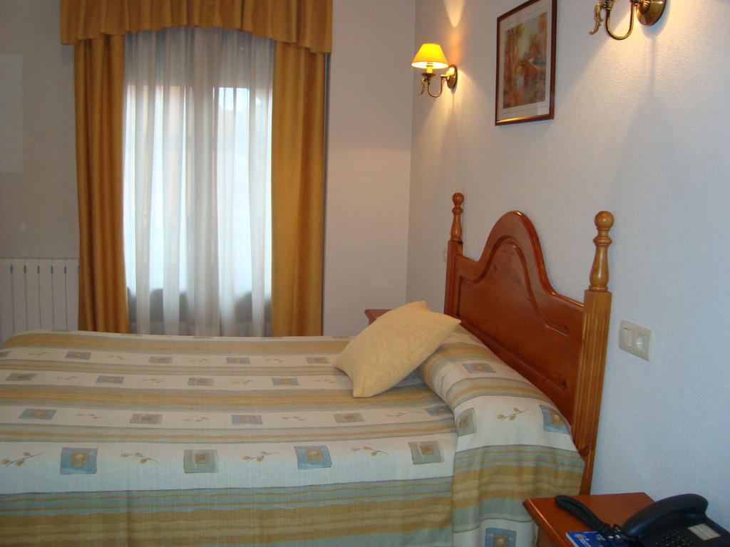 Hostal Universal Benavente Phòng bức ảnh