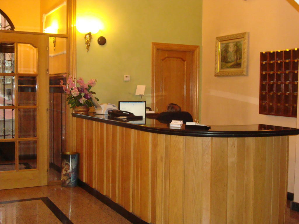 Hostal Universal Benavente Ngoại thất bức ảnh