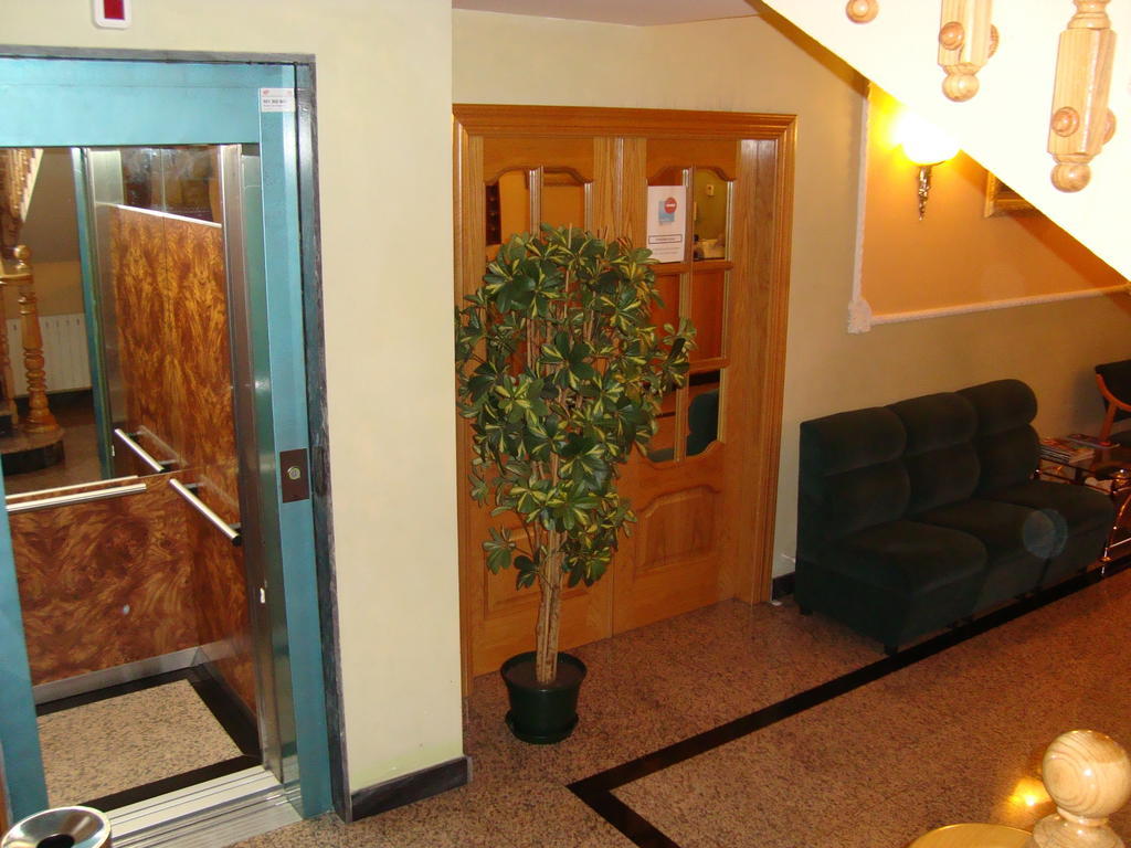 Hostal Universal Benavente Ngoại thất bức ảnh